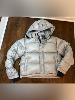 Aritzia Silver Super Puff Shorty Jacket with Hood size Medium